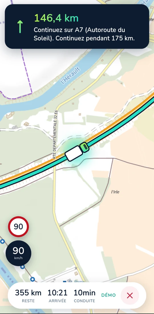 Écran de navigation de POIDZ sur l'autoroute A7 : instruction à 146 km,
panneau de limitation à 90, compteur à 90 km/h, distance restante et heure
d'arrivée estimée.